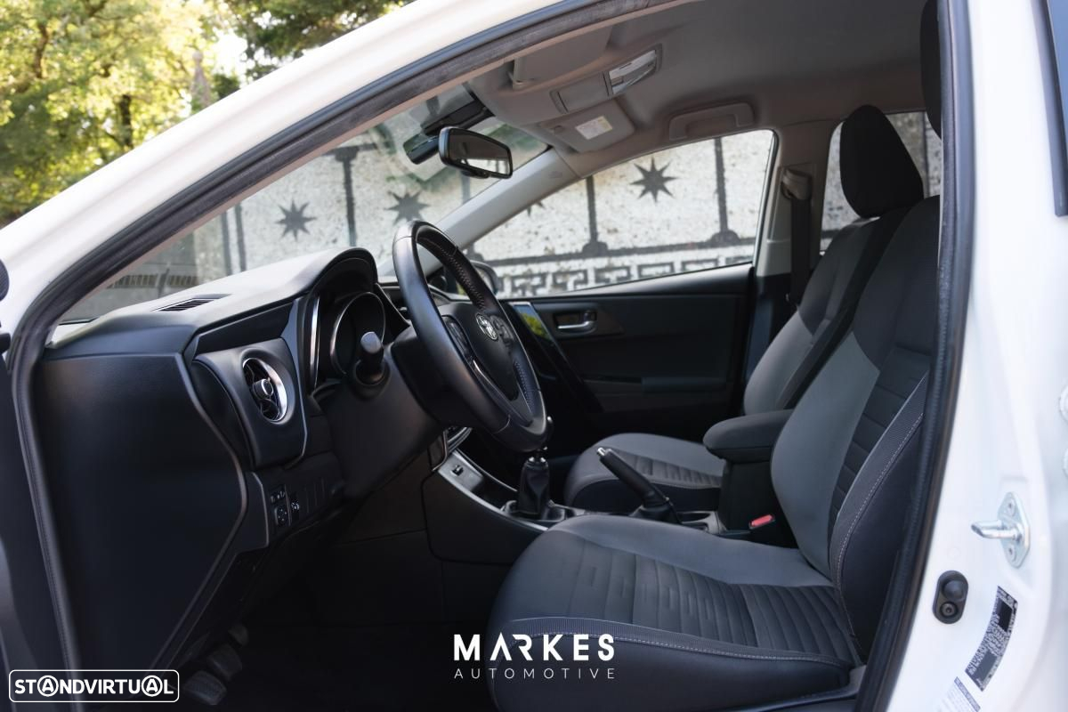 Toyota Auris - 11