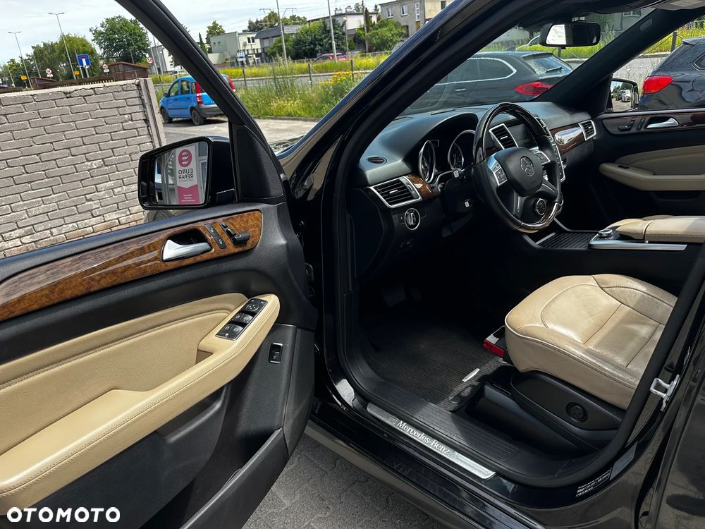 Mercedes-Benz ML - 12