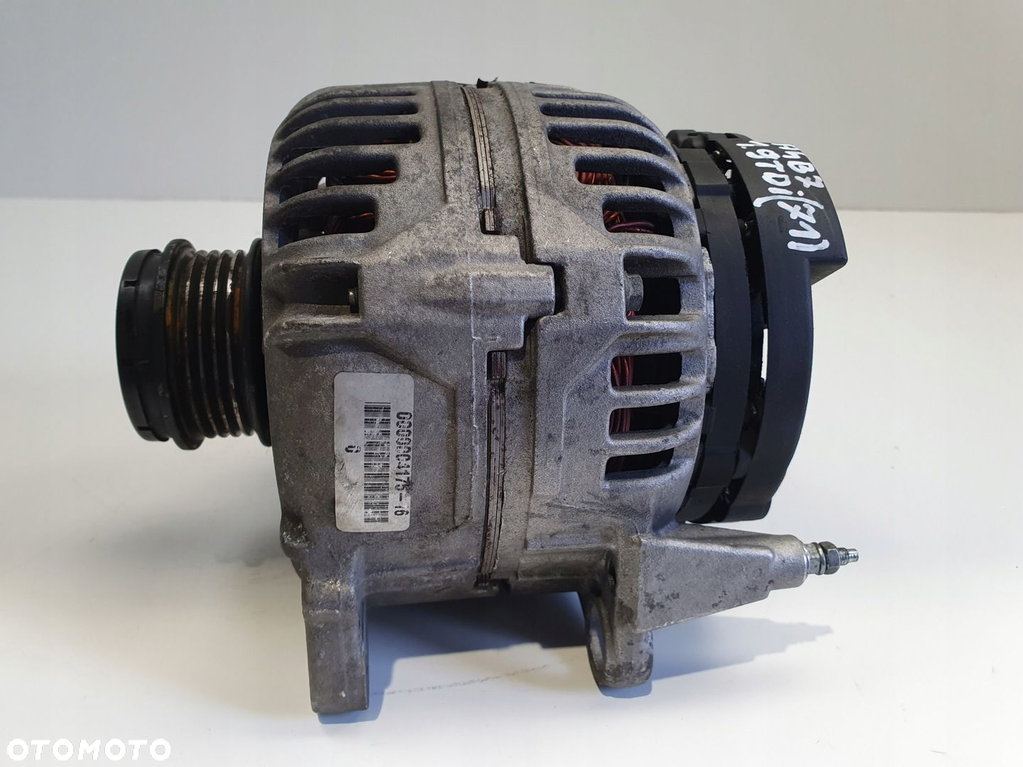 Audi A4 B7 1.9 TDI ALTERNATOR BOSCH - 4