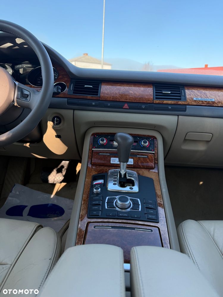 Audi A8 4.2 Quattro - 16