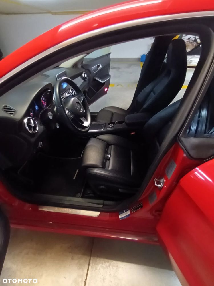 Mercedes-Benz CLA 200 7G-DCT Urban - 18