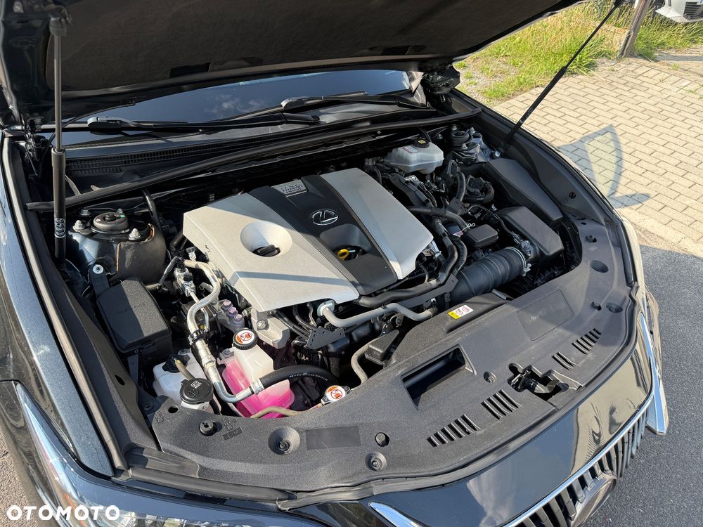 Lexus ES 300h Business Edition + - 35