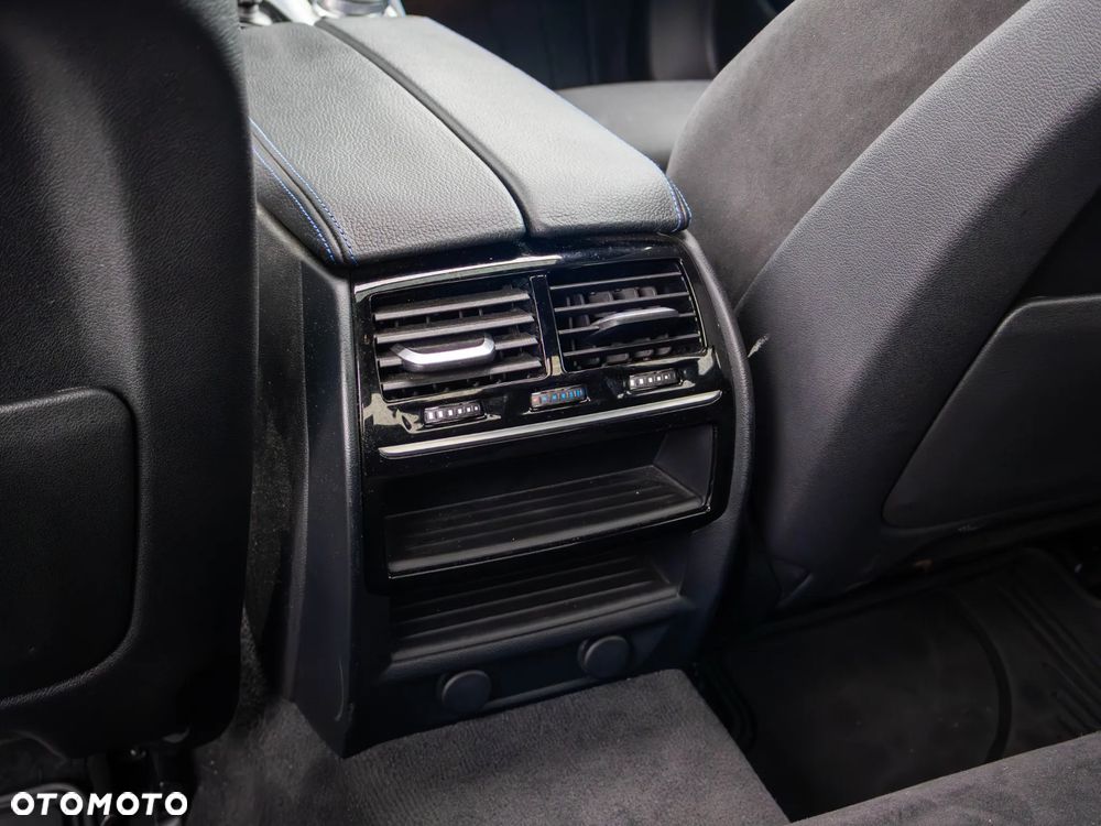 BMW Seria 5 520d xDrive - 33