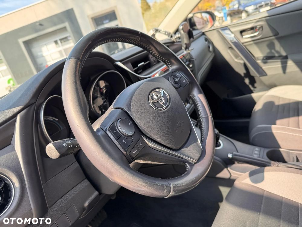 Toyota Auris - 11