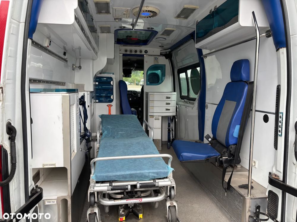 Renault Master F3500**Klimatyzacja**Ambulans - 9