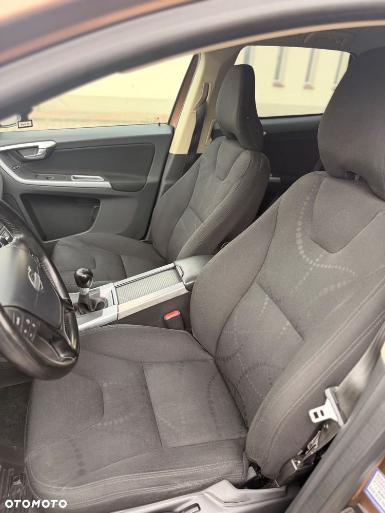 Volvo XC 60 D5 AWD Momentum - 18