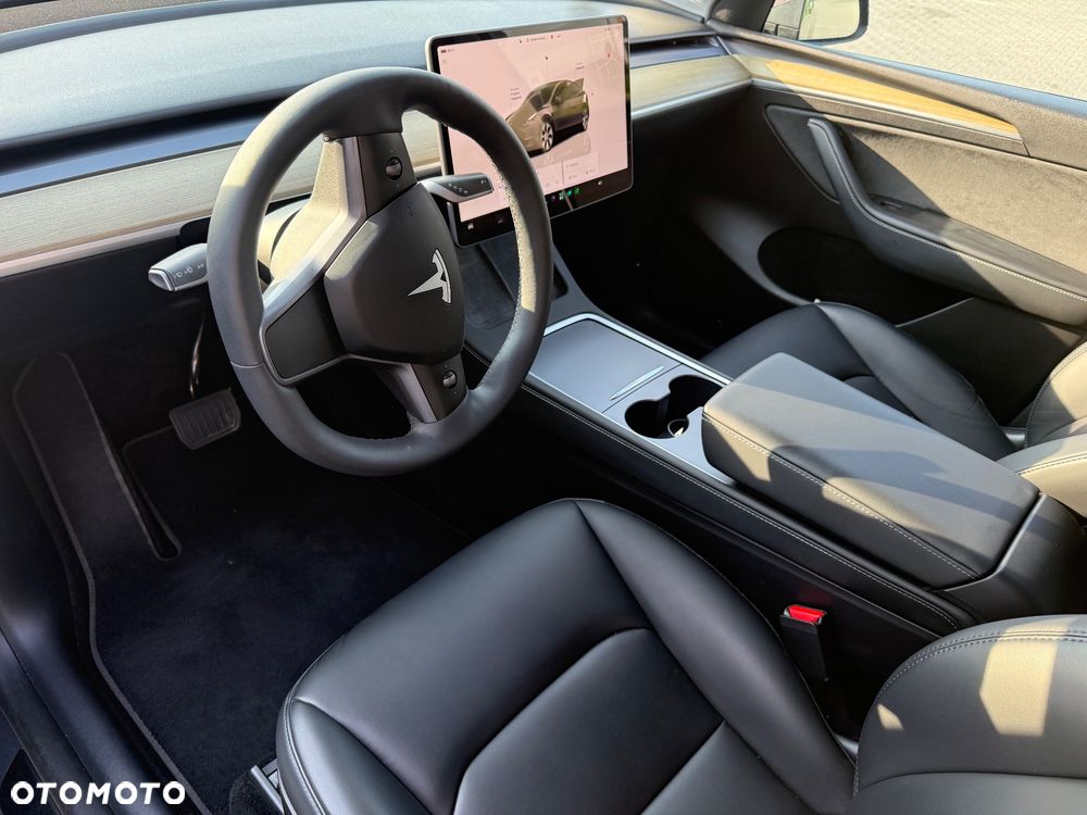 Tesla Model Y RWD - 2