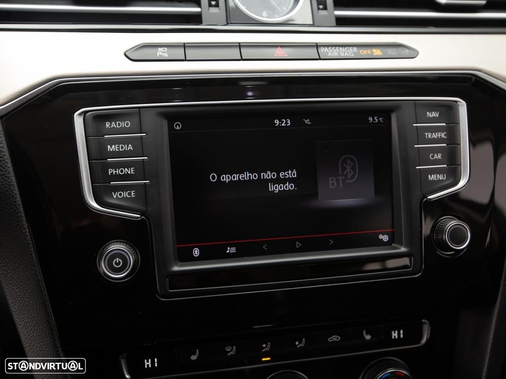 VW Passat Variant 2.0 TDI Confortline DSG - 25