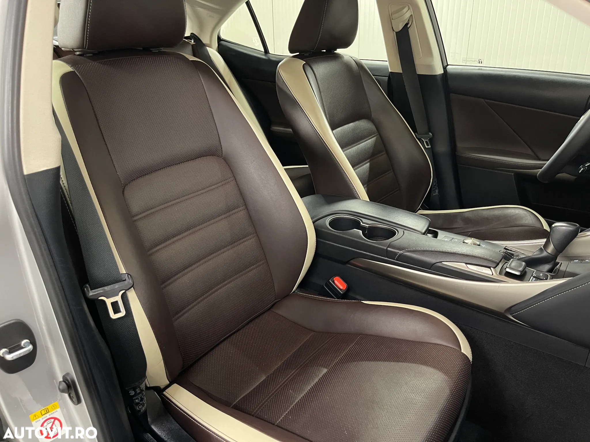 Lexus Seria IS 300h Executive - 10