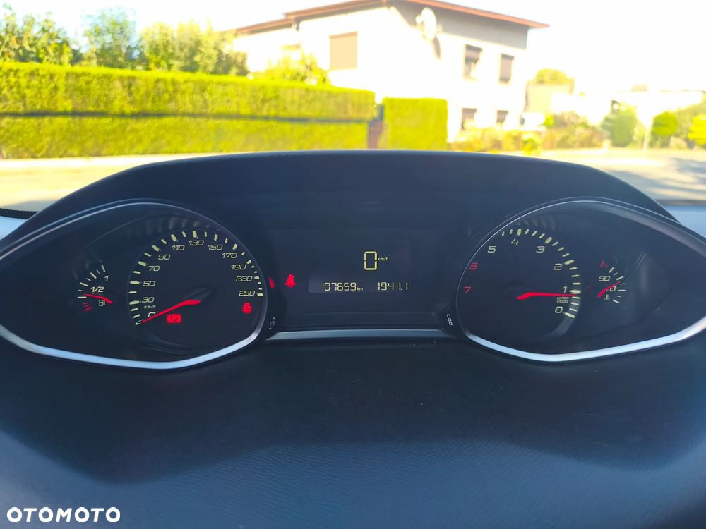 Peugeot 308 1.2 PureTech Allure S&S - 10