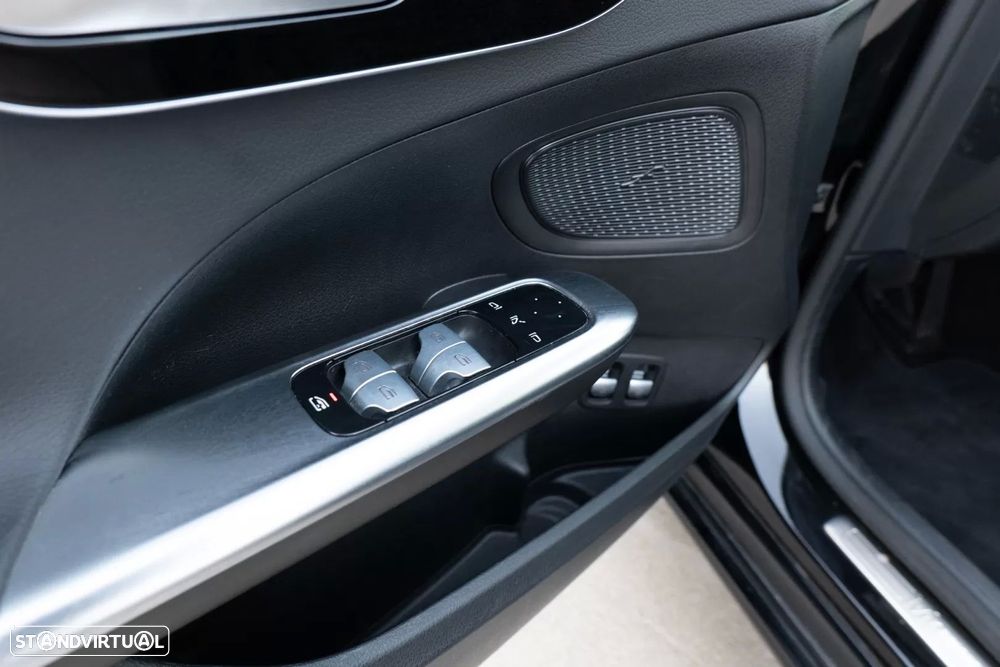 Mercedes-Benz C 300 e Avantgarde - 26