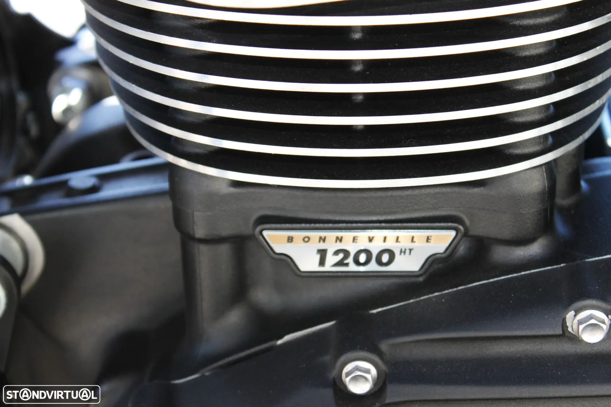 Triumph Bonneville Chrome Edition-Custom - 24