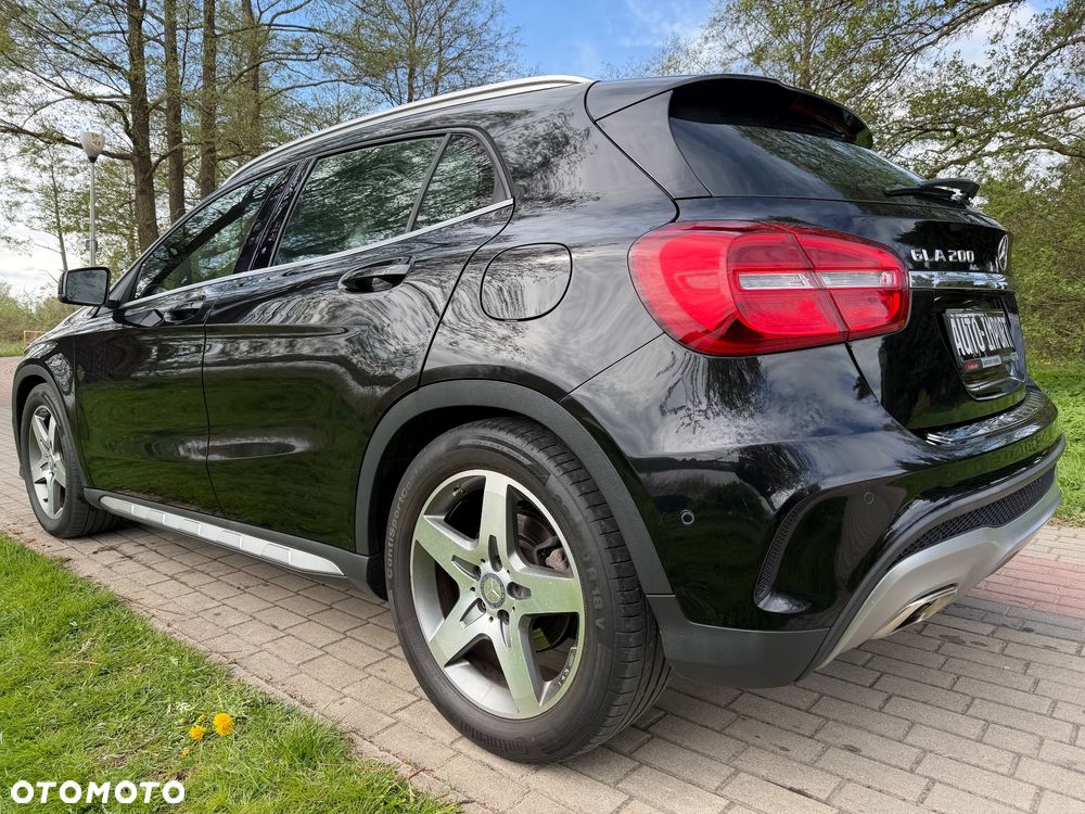 Mercedes-Benz GLA 200 AMG Line - 3
