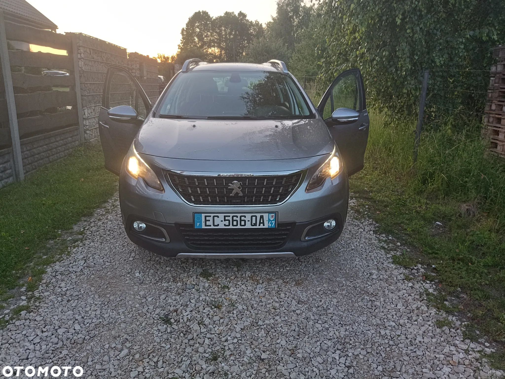 Peugeot 2008 BlueHDi 100 STOP & START Allure - 1