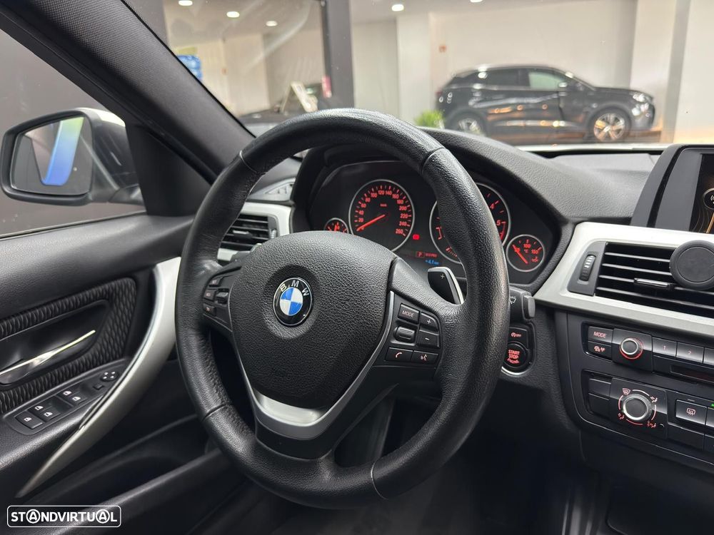 BMW 320 d EfficientDynamics Auto Line Sport - 15