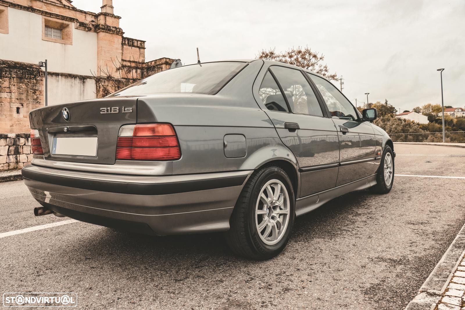 BMW 318 iS - 17
