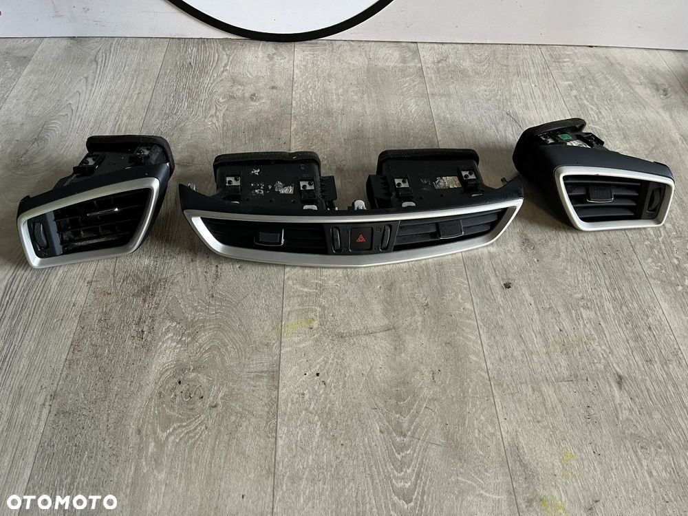 KRATKA NAWIEWU DESKI ROZDZIELCZEJ QASHQAI II J11 KRATKA NAWIEWU 68760 4EH0A  68750 4EA0A  68761 4EH0A - 1