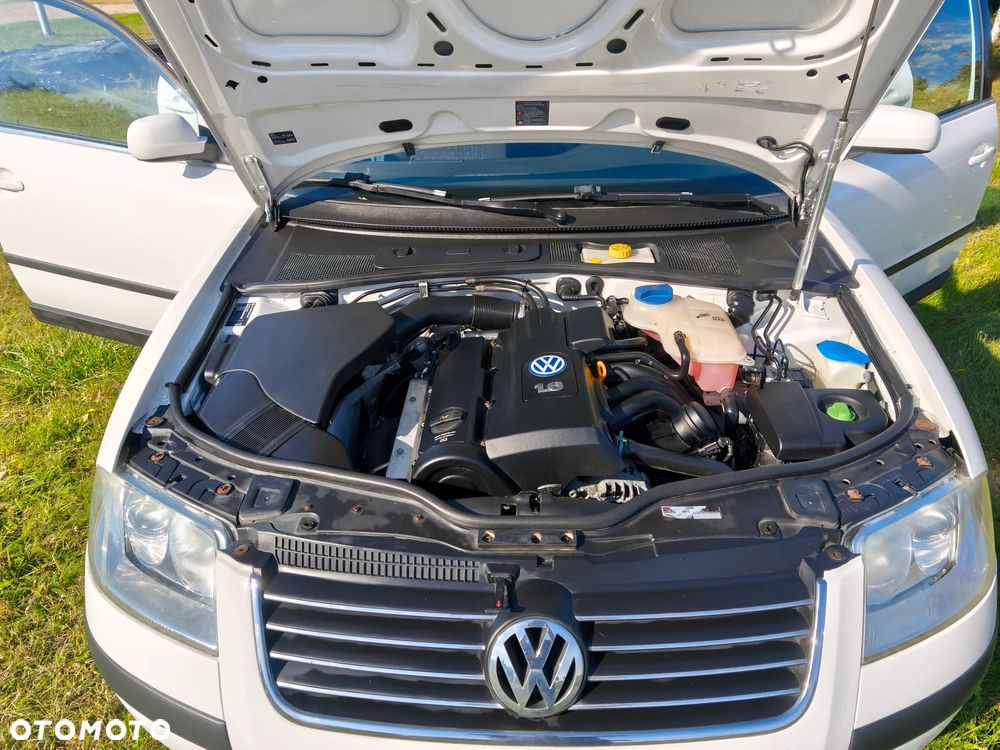 Volkswagen Passat 1.6 Comfortline Family - 30