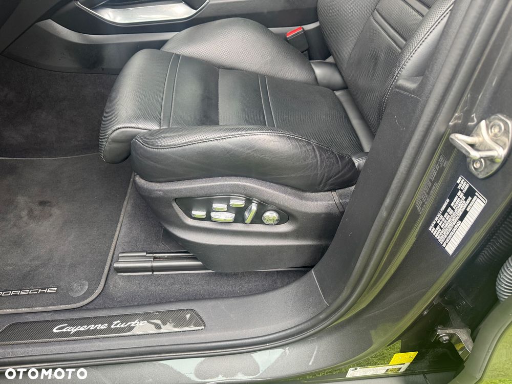 Porsche Cayenne Turbo - 16