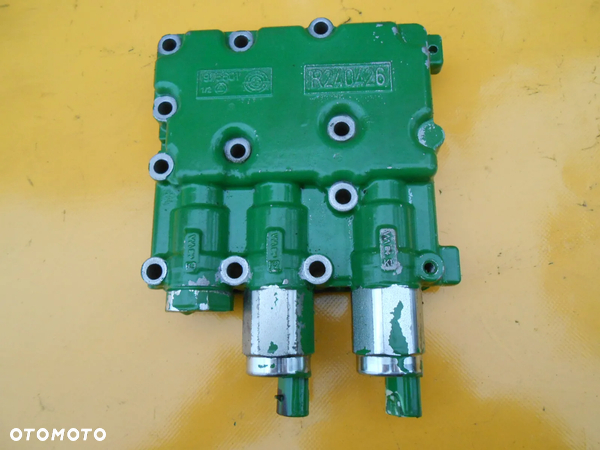 Blok hydrauliczny rewersu elektronicznego John Deere 6930
