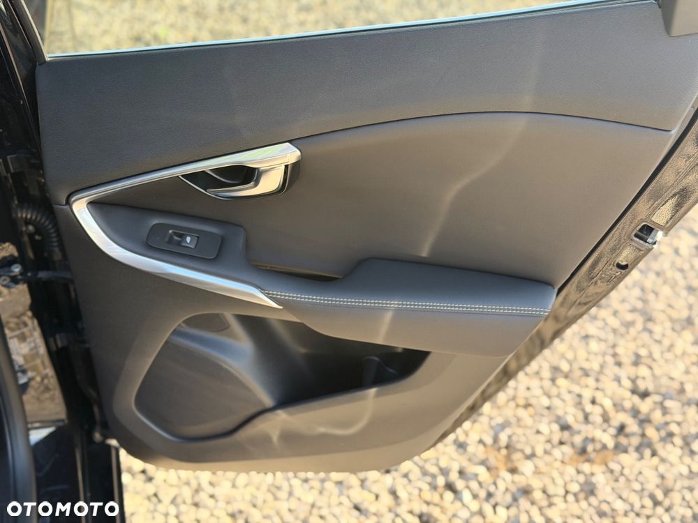Volvo V40 D3 Geartronic RDesign - 30