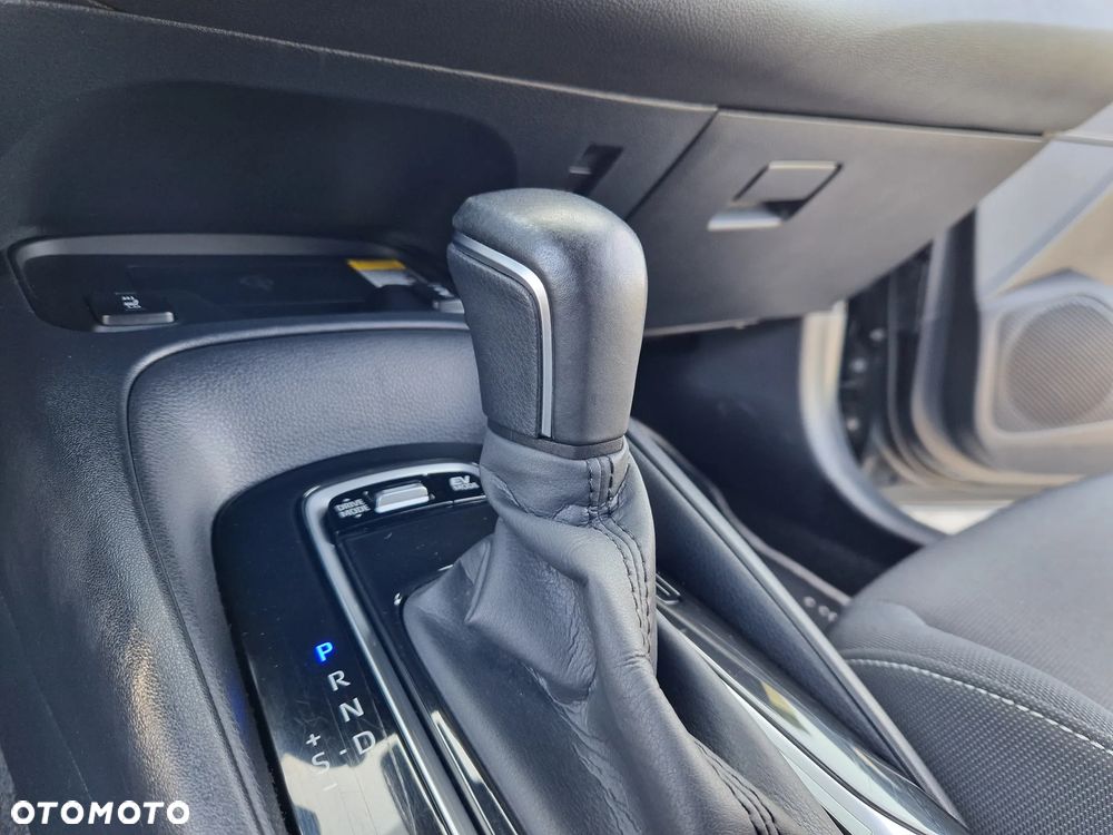 Toyota Corolla 2.0 Hybrid Executive - 34
