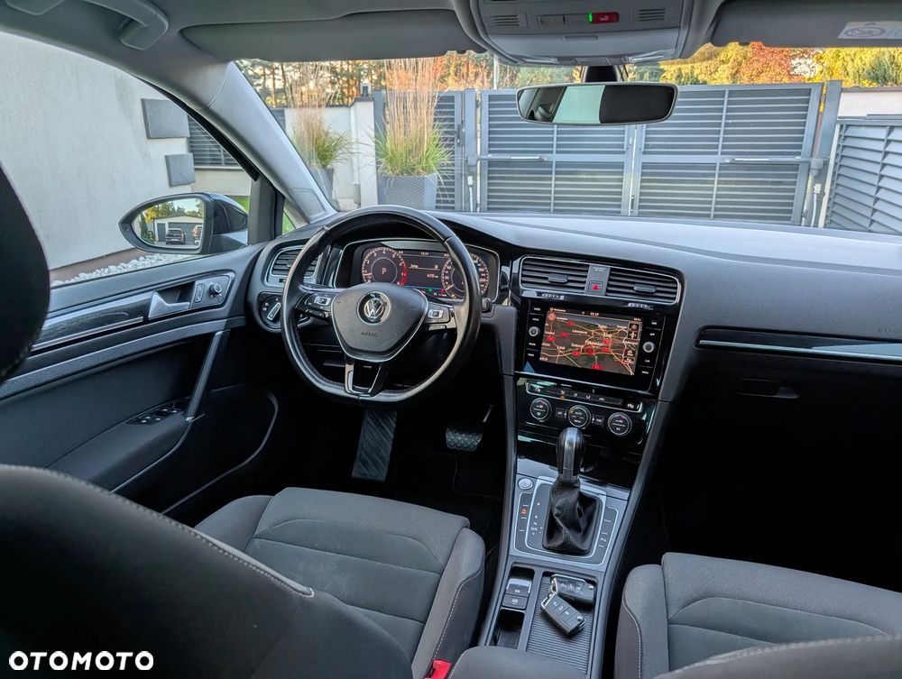 Volkswagen Golf - 28
