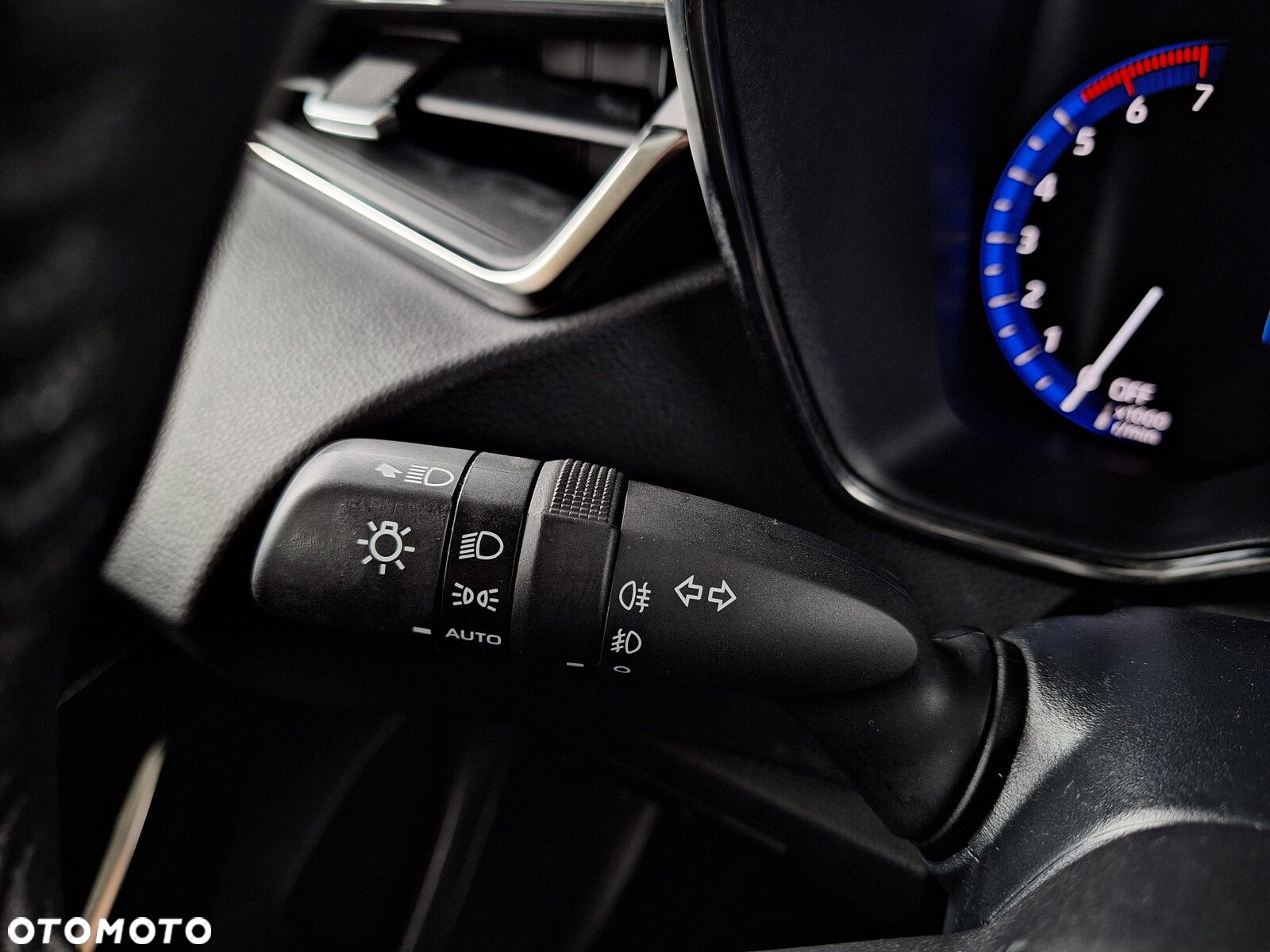 Toyota Corolla 1.8 Hybrid Comfort - 34