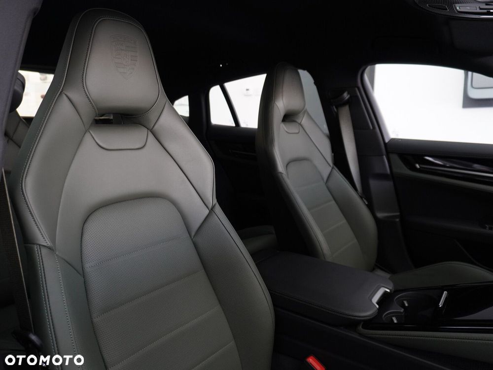 Porsche Panamera 4 E-Hybrid PHEV - 31