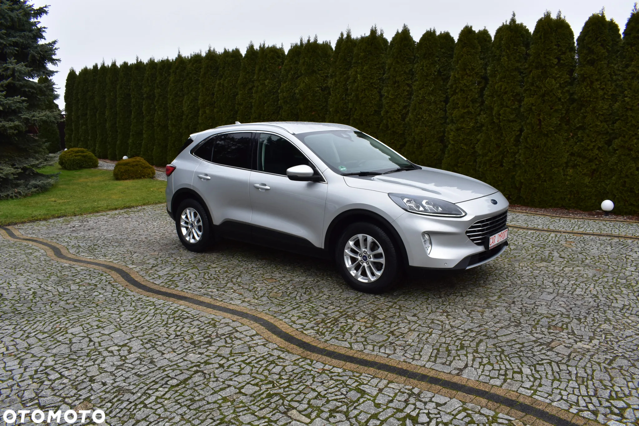 Ford Kuga 2.0 TDCi 2x4 Titanium - 4