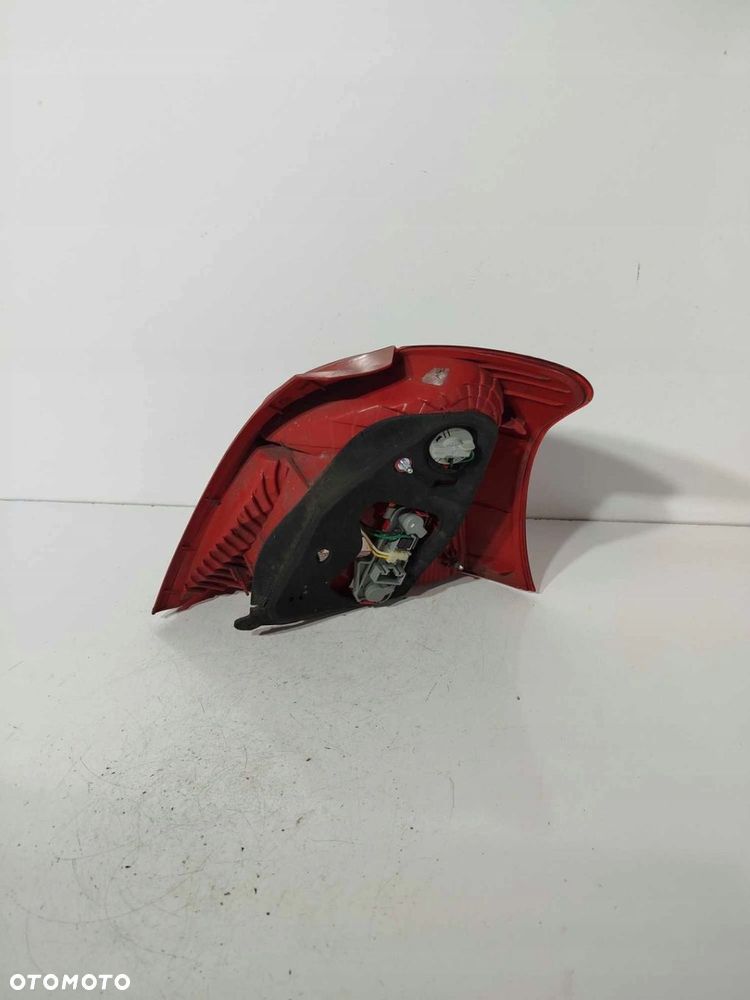LAMPA LEWA TYLNA TOYOTA YARIS II 06-09 - 4