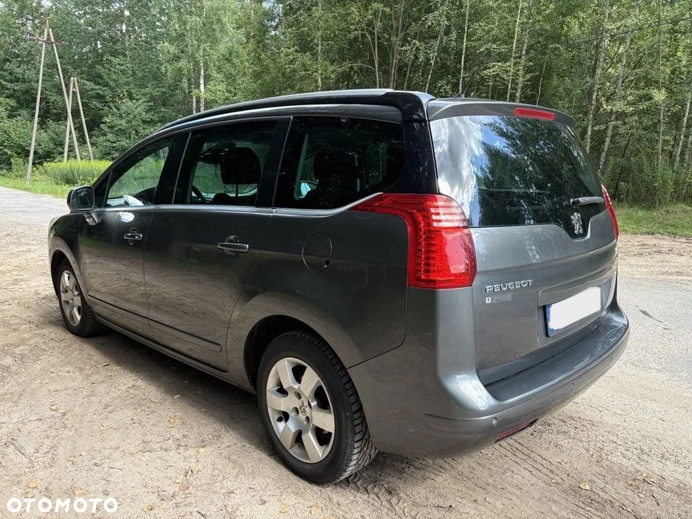Peugeot 5008 - 8