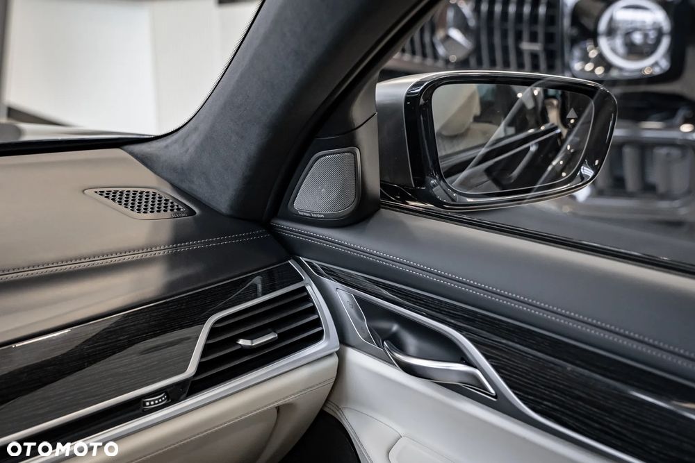 BMW Seria 7 M760Li xDrive - 28