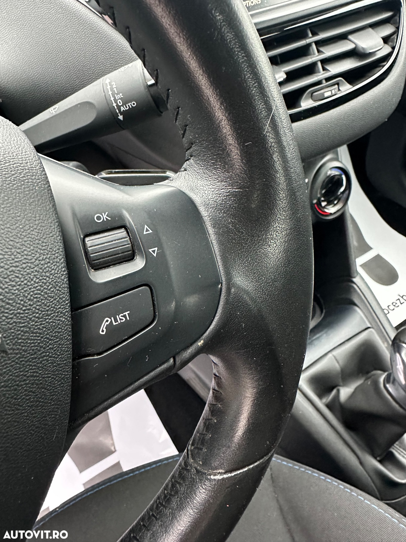 Peugeot 208 - 25