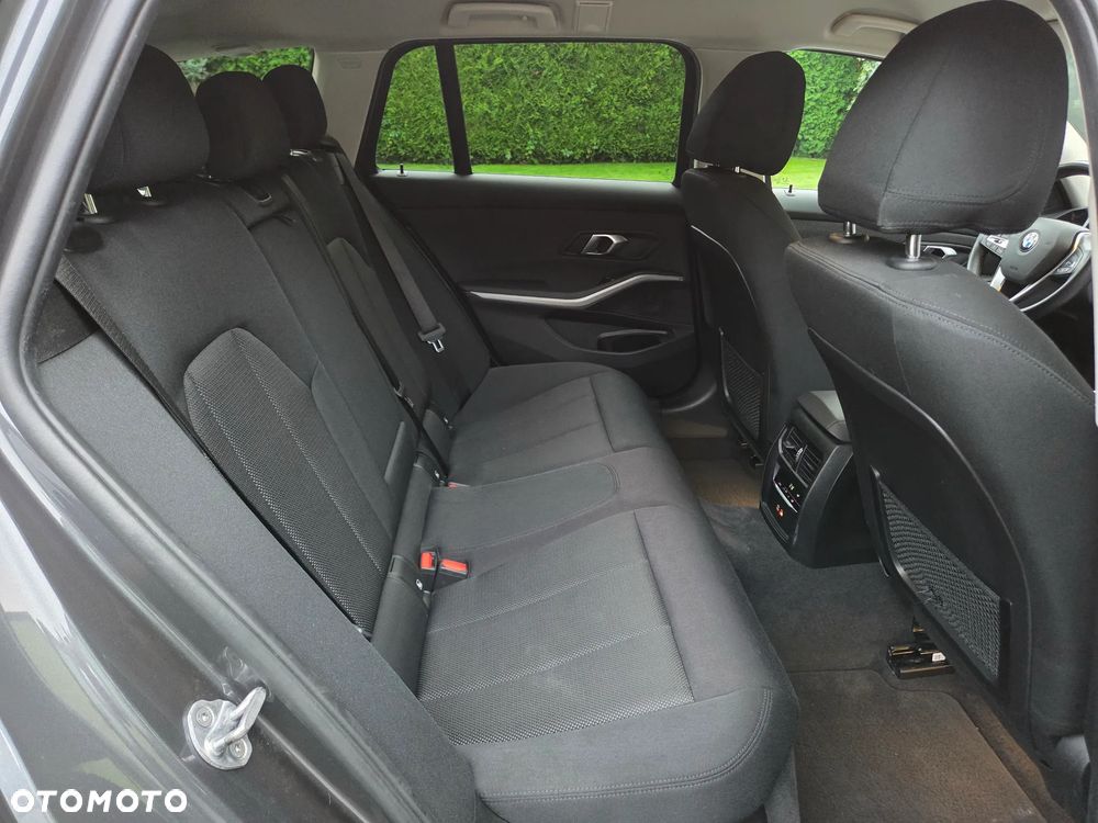 BMW Seria 3 330i Touring xDrive Sport Line - 27