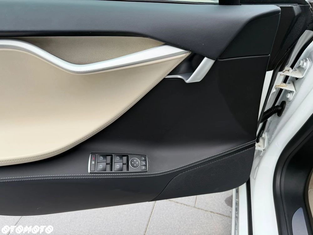Tesla Model S - 22