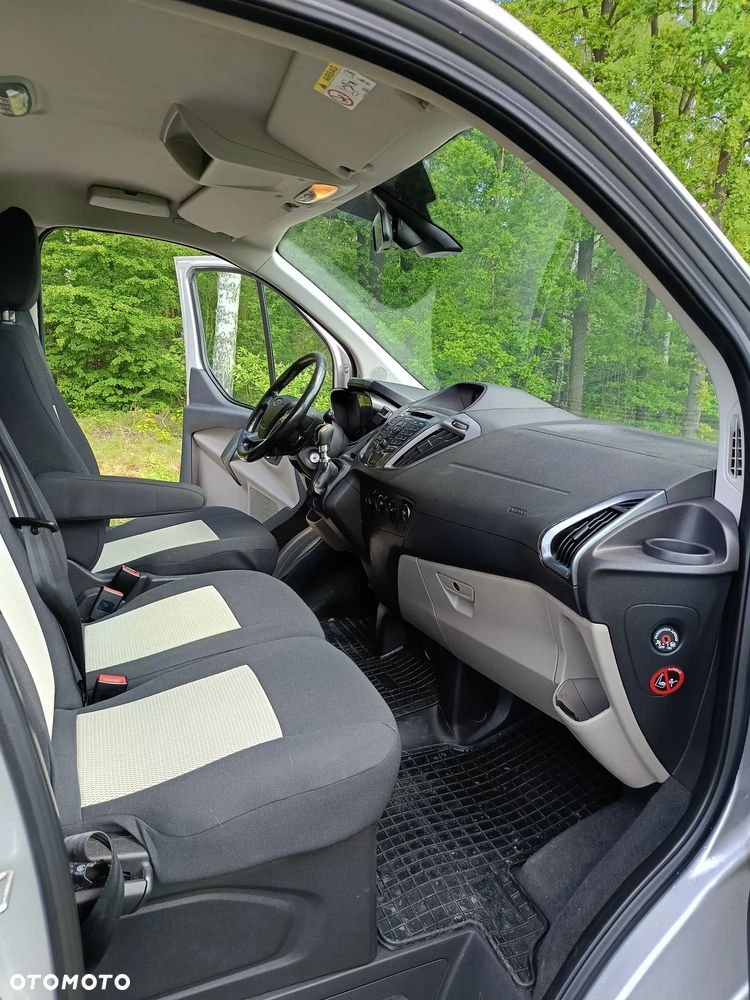 Ford Tourneo Custom - 9