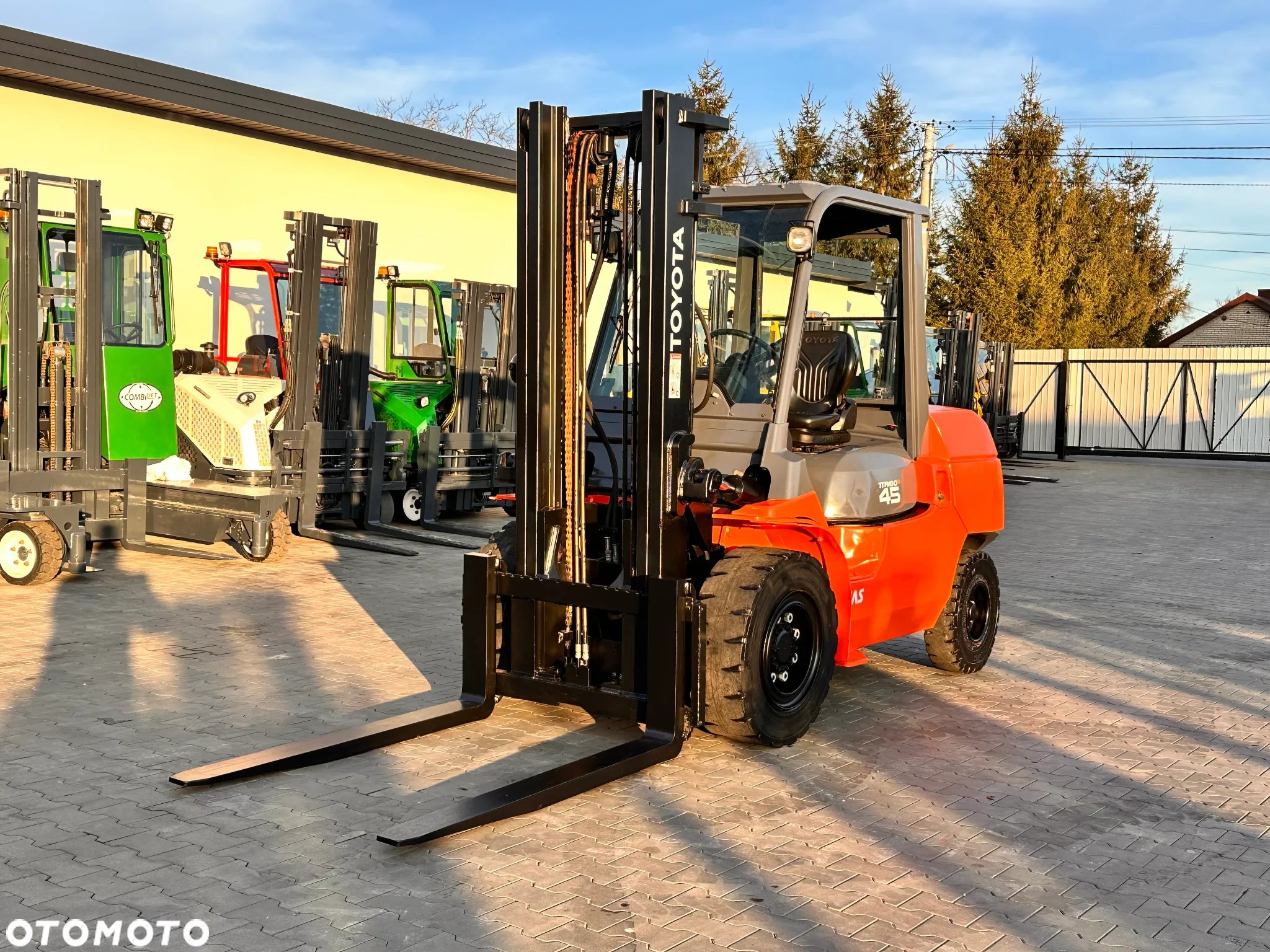Toyota 42-4FD40 / DIESEL / 4500KG / DUPLEX / WIDŁY 1400MM / ZADBANA - 3