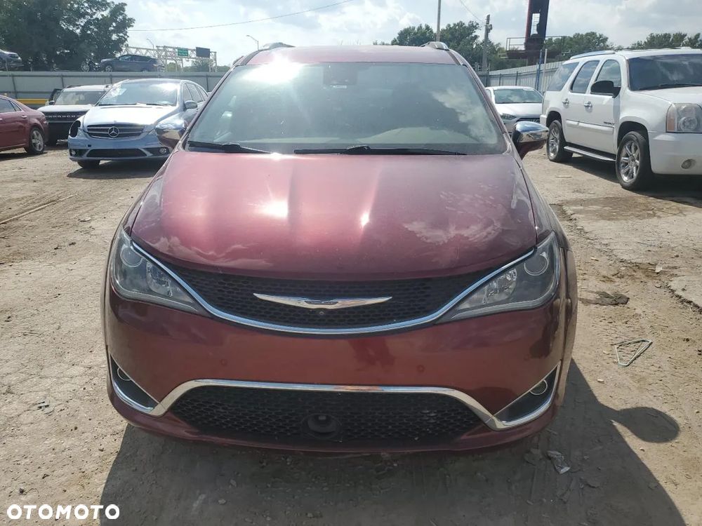 Chrysler Pacifica - 5