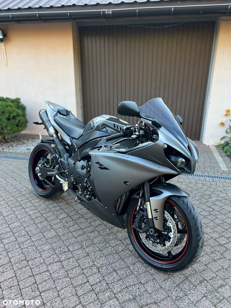 Yamaha R1 - 36