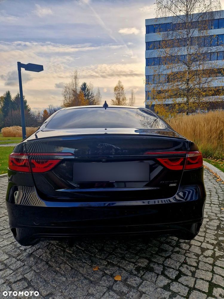 Jaguar XF P300 AWD R-Dynamic SE - 6