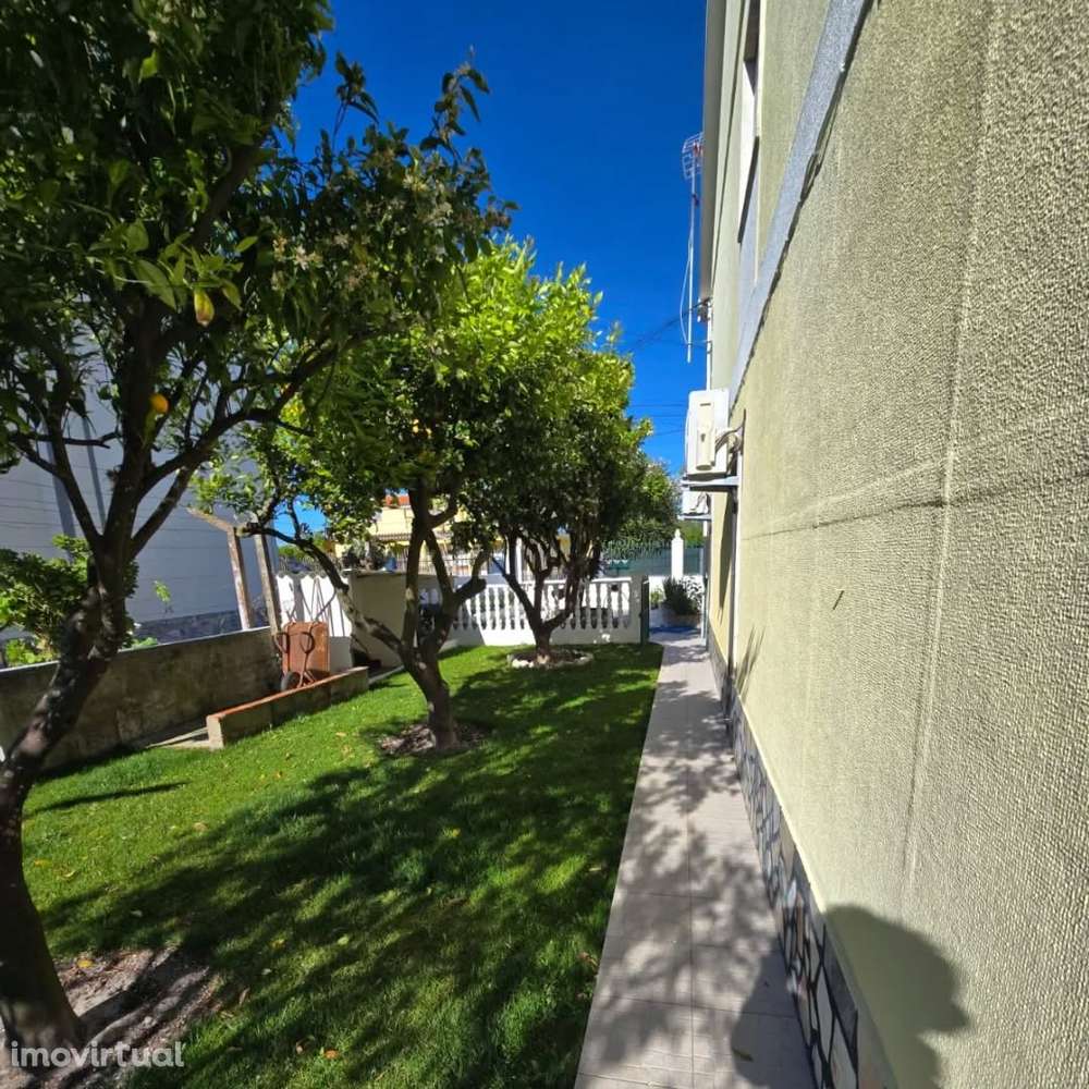 Moradia T3 isolada com jardim, anexos, sótão e garagem - Grande imagem: 5/10