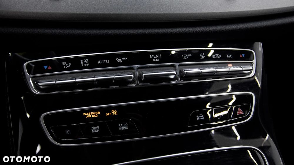 Mercedes-Benz Klasa E 220 d mHEV 4-Matic Avantgarde 9G-Tronic - 24
