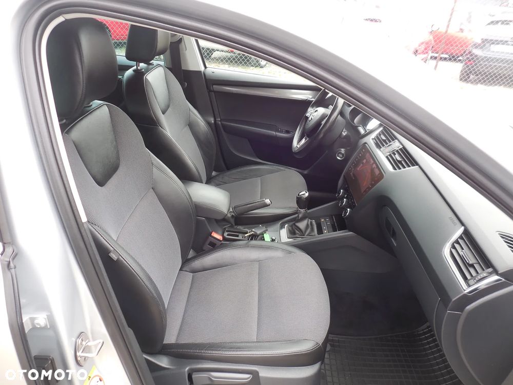 Skoda Octavia Combi 2.0 TDI Sportline - 11