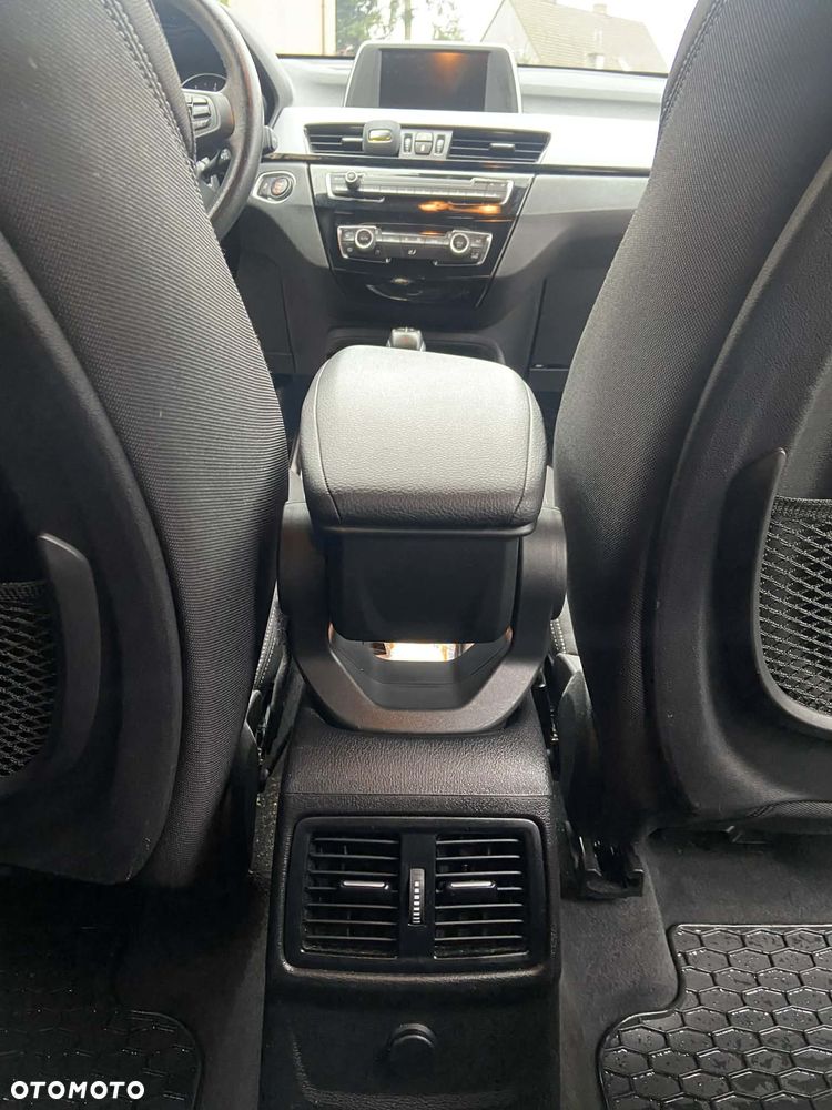 BMW X1 sDrive18d xLine - 29