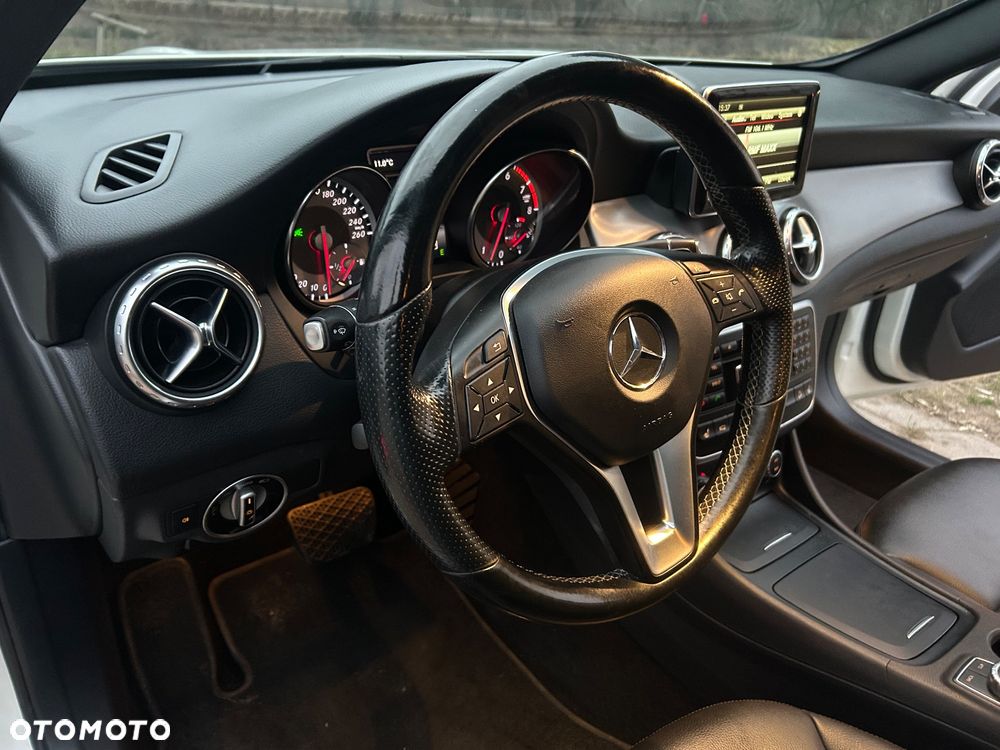 Mercedes-Benz GLA 250 4Matic 7G-DCT AMG Line - 26