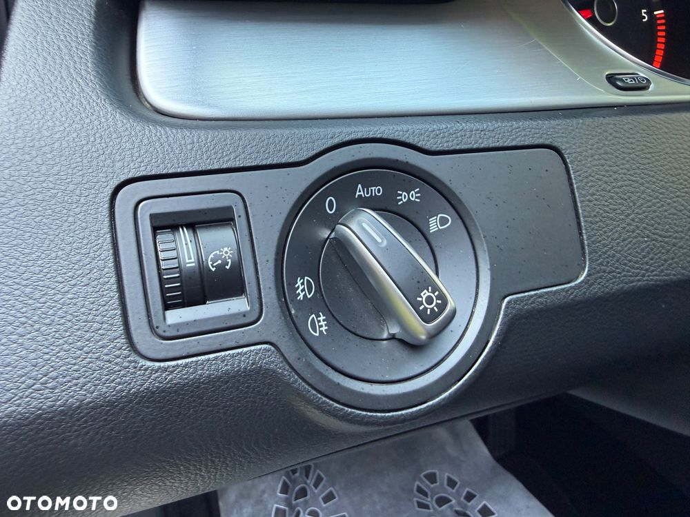 Volkswagen Passat 2.0 TDI DSG BlueMotion Technology R-Line - 29