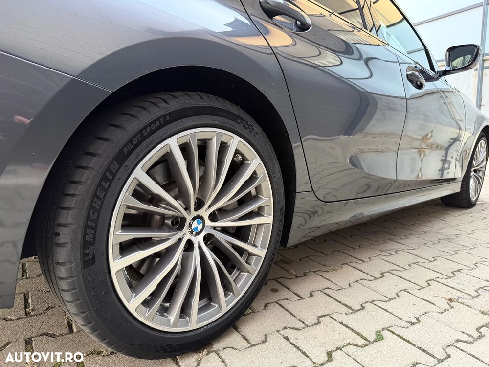 BMW Seria 3 330i Aut. Sport Line - 7