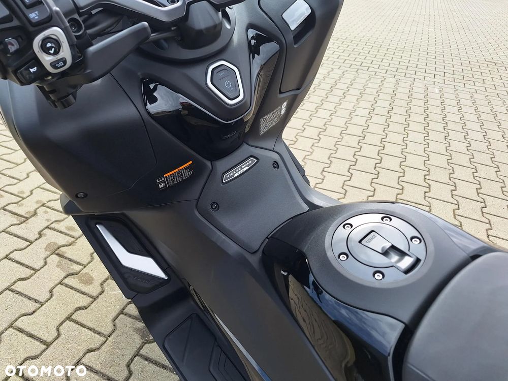 Yamaha Tmax - 11