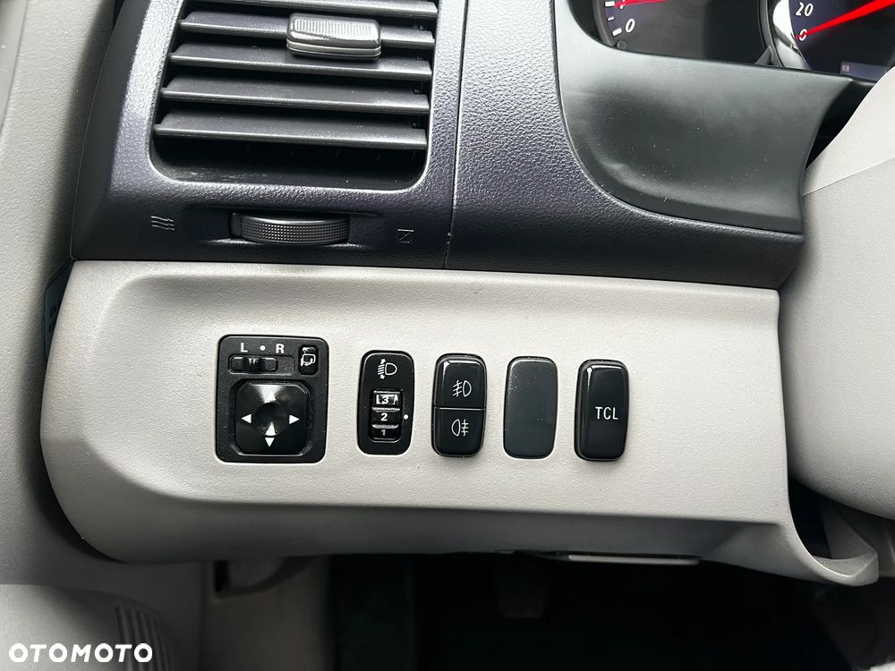 Mitsubishi Grandis 2.4 Intense - 19